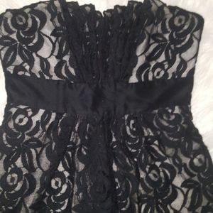 FREE WITH PURCHASE WHITE HOUSE BLACK BLACK MARKET COCKTAIL DRESS